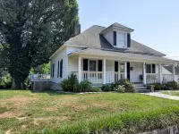 120 year old home located in the heart of Mayberry and the Yadkin Wine Valley - 3-Star