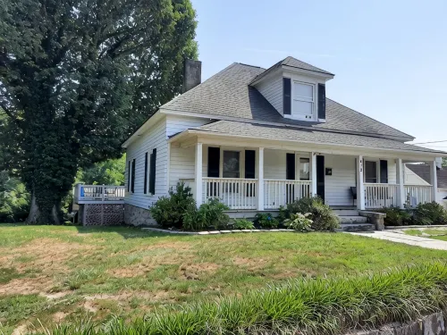 120 year old home located in the heart of Mayberry and the Yadkin Wine Valley - 3 tähden