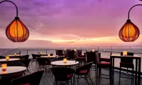 Radisson Hotel Colombo - Rooftop Pools