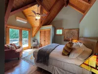 Sleeps 20! Minutes to Main St & Lakes HotTub PoolTable Pingpong FirePit AC - 4-Star