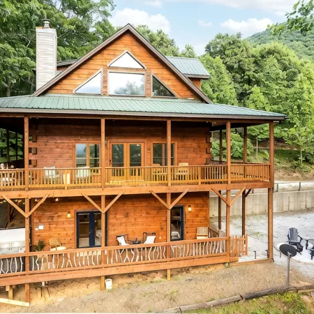 Cozy & kid friendly cabin w/ million $ views, hot tub, game room, and fire pit!!