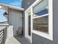 Lakefront Condo w/ Jacuzzi, Rooftop near  Mall, Casino, Theater w/ City Views - 4-Star