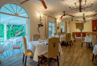 Batonka Guest Lodge - 4-Star