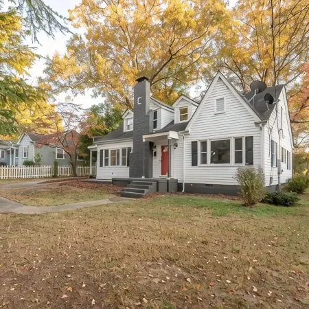 "Maple Cottage" - Spacious 4Br Family Home in Safe Neighborhood in Gastonia