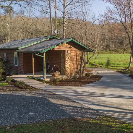 Secluded Creekfront Cabin Mountain Views.• Easy Access for Cars/Cycles•Near TOTD