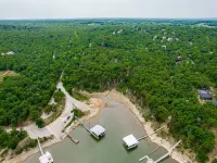 Lakeside Cabin Newly Remodeled .4Mile to Boat Ramp with Boat Parking and Kayaks. - 샬레 호텔