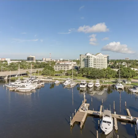 Luxury 2 story condo with 2 bedrooms and 2 balconies in tranquil Melbourne