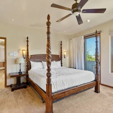 " Santa Fe Style" 4Bedrooms, Hot Tub and Pets Welcome, 5G Fiber WiFi !