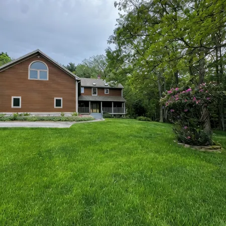 Charming Garden Cottage Near Bar Harbor village and Acadia National Park