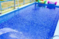 Geoje Island Harakeke Pension (New Swimming Pool Open) - สระว่ายน้ำส่วนตัว