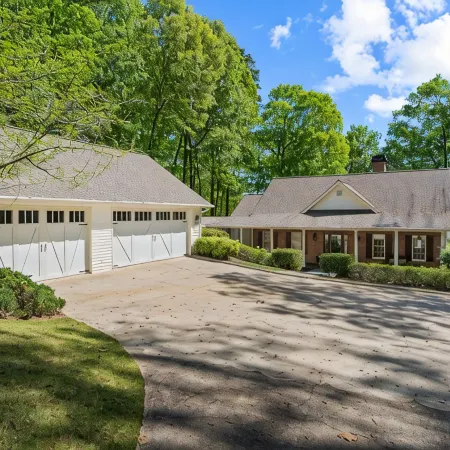 LAKEFRONT HOME DIRECTLY ON LAKE OCONEE WITH BOAT RENTAL