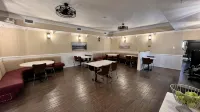 Super 8 by Wyndham Kirkland Lake - Pet-friendly
