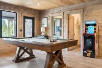 Pet Friendly, Ski Storage Room, Pool,Hot Tub, Sauna, Gameroom - 4-Star