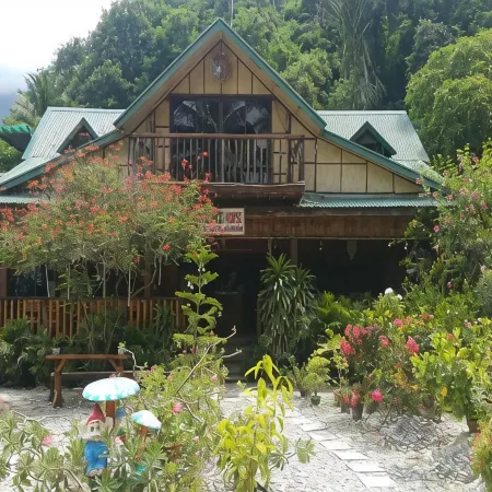 Bamboo House Beach Lodge & Restaurant