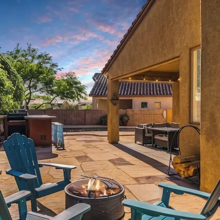 Elegant desert getaway. 4 bedroom 2.5 bath. Sleeps 8. Heated pool. Outdoor BBQ.