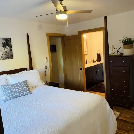 Premier Downstairs Flat in Perfect Down Town Location