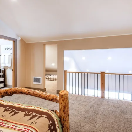 Updated Corner Unit Condo. Next to Giant Steps Ski Lift.