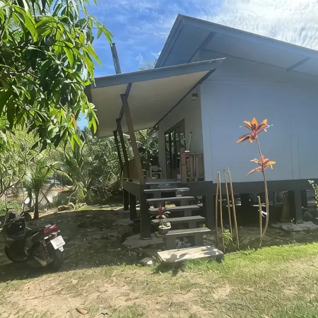 Canal hut 2 Chaloklum
