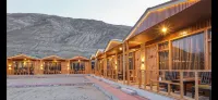 Snow Pine Luxury Wooden Cottage - parking