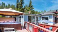 Paradise: Riverfront 3 Bed 2 Bath + Hot Tub, Dock & Boats. 3/4 Mile to Town - บังกะโล