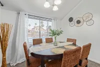 Your Home Away! Offering Free Heated Pool ! Close to Almost Everything! - Bathtub