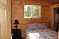 Cozy Cabin in the Big Woods of North Idaho - シャレー