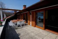 STUNNING LARGE APARTMENT WITH VIEW, GARDEN AND DIRECT ACCESS TO LAKE ORTA - 3 stelle