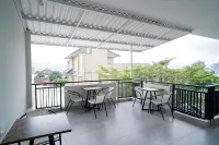 Urbanview Hotel Bubusini Batu by RedDoorz - Balkoner