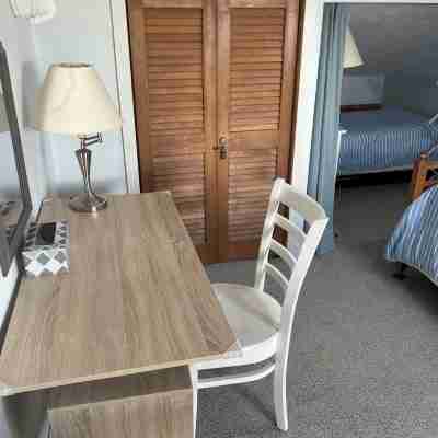 Charming 2 bedroom condo on Private Beach by Outer Most Marina Rooms