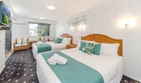 Adrift Apartments - Beach