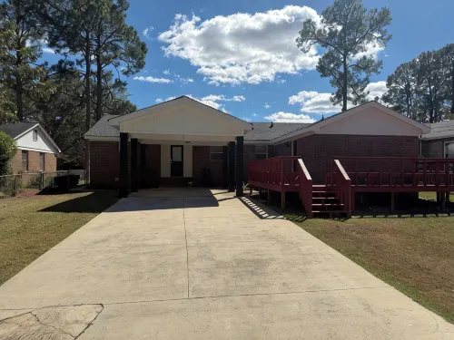 Cozy 4 bedroom House 2.5 bath - 3-Star