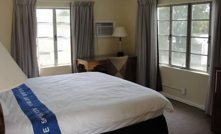 Holiday House Motel - Housity