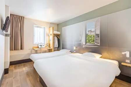 B&B Hôtel Tours Nord 2 La Petite Arche Отели в г. Парсе-Меле