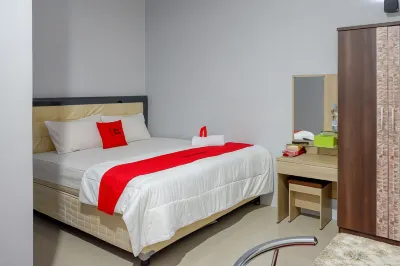 RedDoorz @ Hotel Grand Aulia Majene Hotels near Museum Mandar Majene