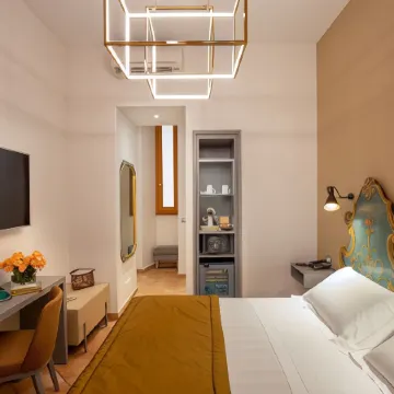 Hotel Mozart Отели рядом с достопримечательностью «Улица Виа-Маргутта»