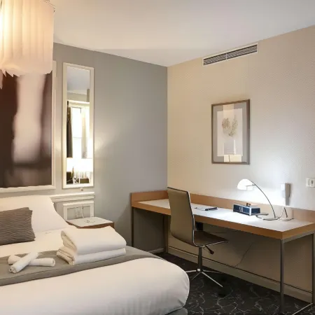 Hotel Litteraire le Swann, BW Premier Collection Отели рядом с достопримечательностью «8-й округ: Елисейские поля»
