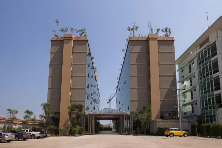 Elegant Airport Hotel