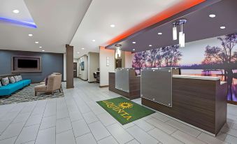 La Quinta Inn & Suites by Wyndham Lake Charles - Westlake