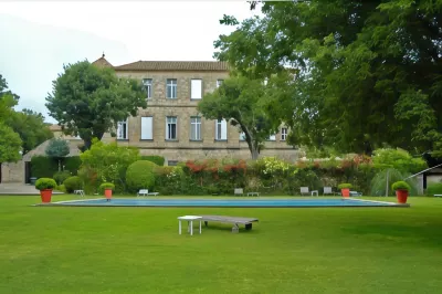Château d'Arpaillargues Hôtels à : Saint-Quentin-la-Poterie