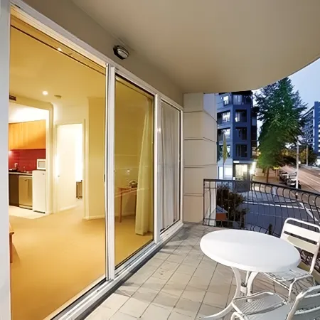 South Yarra Central Apartment Hotel Отели рядом с достопримечательностью «Прахран»