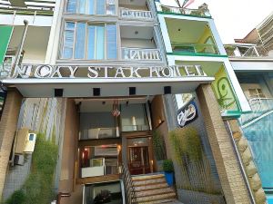 Lucky Star Hotel Q5