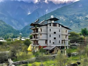 Manali Outdoor Retreat by Sheosante