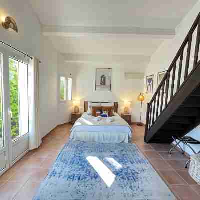 Villa B Rooms