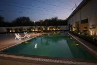 CROWN PARK LUXURY HOTEL Hotels near Nehru Bal Park