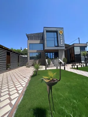 Cube House Osh (Куб Хаус Ош) Отели рядом с достопримечательностью «Въезд на Сулайман-Тоо»