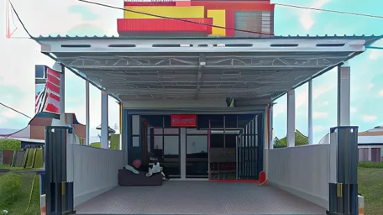 RedDoorz Near Dr Oen Solo Baru Hospital