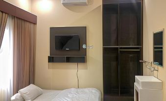 RedDoorz Syariah near Alun Alun Bima