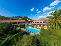 Noemys Toulon la Valette - Hotel Restaurant Avec Piscine Отели в г. Ле Праде