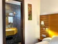 Hotel Spa QH Centro León Hotels in Leon