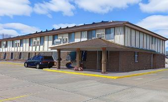 Baxter Inn 4 Less
